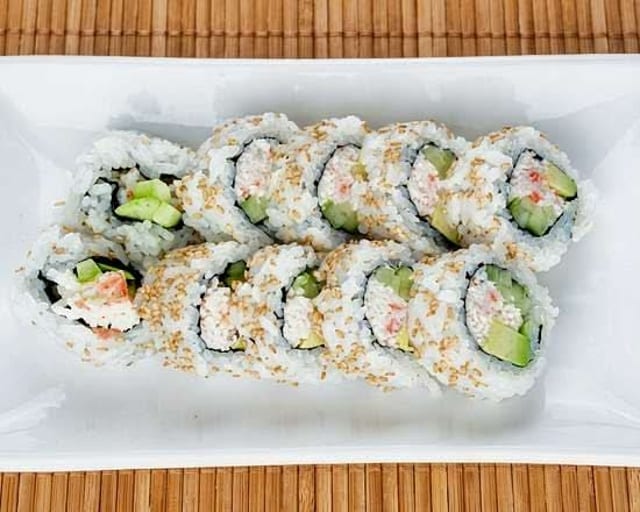 100 Pieces California Roll.